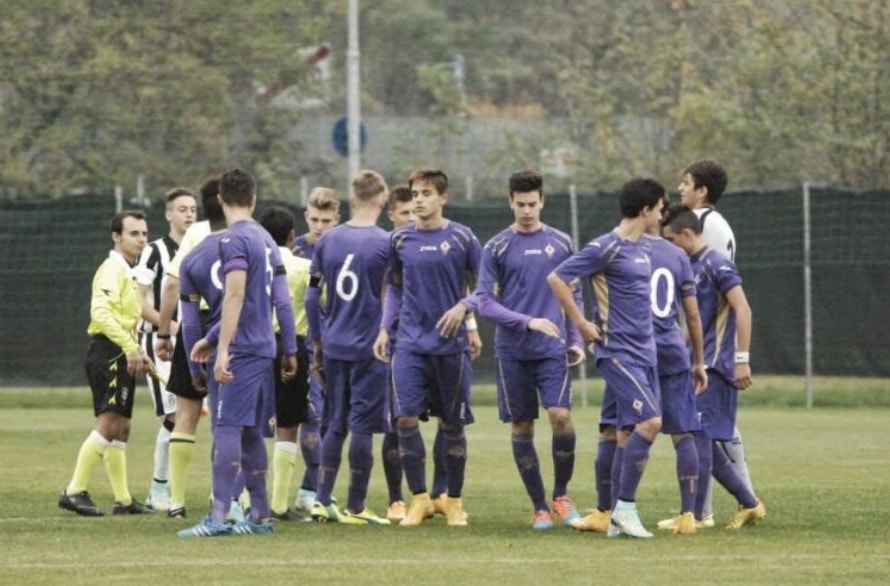 Fiorentina U18 vs Juventus U18 — Edoardo in the squad huddle